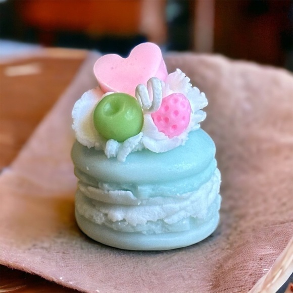 ⚠️SALE Candle // Handmade Light Blue Life Size Macaroon Candle SEND OFFERS - Picture 4 of 4